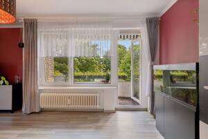 Modernisierte 2-Zimmer-Eigentumswohnung mit Balkon, Aufzug und Garage in Jenfeld – 22043 Hamburg – Vorschaubild 3
