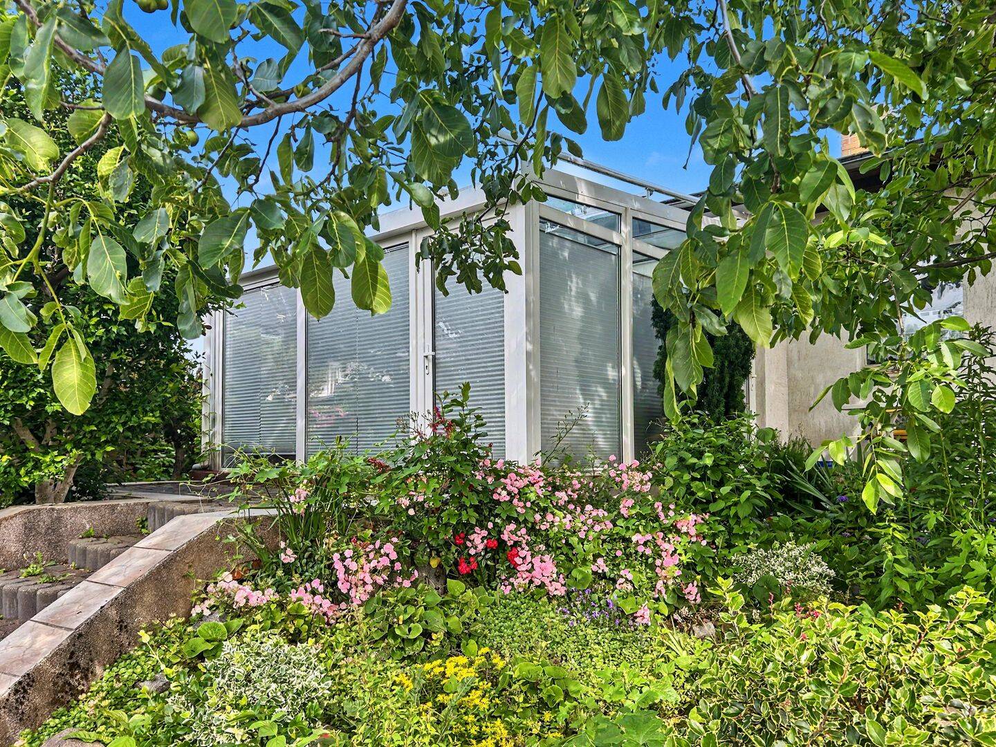 Baugrund in begehrter Wohnlage, Massivbungalow, Wintergarten in Magdeburg/Nordwest