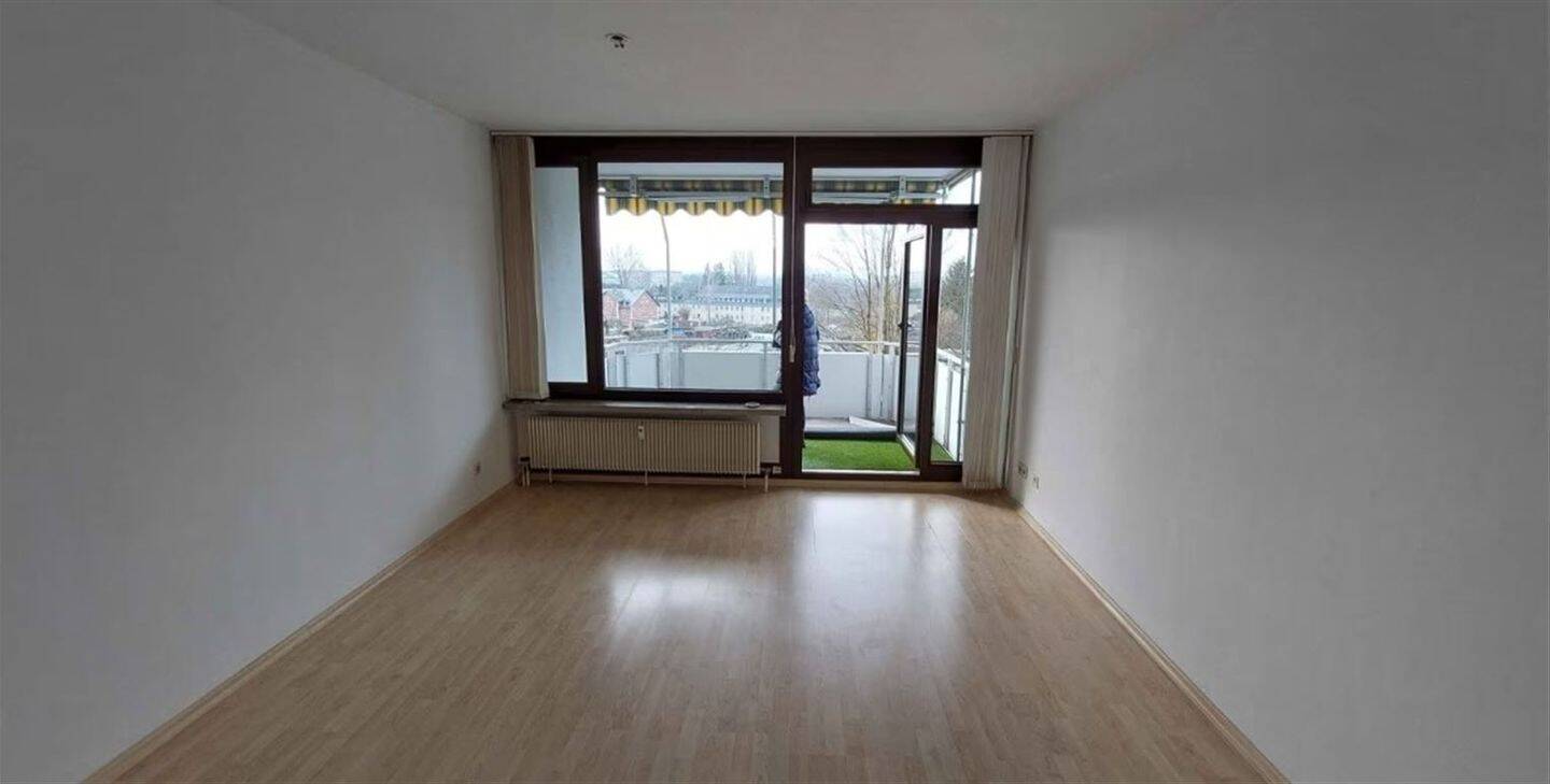 Großzügige und vermietete 2-Zimmer mit Wannenbad, Balkon, Aufzug, Tiefgarage und EBK – Chemnitz – Vorschaubild 9