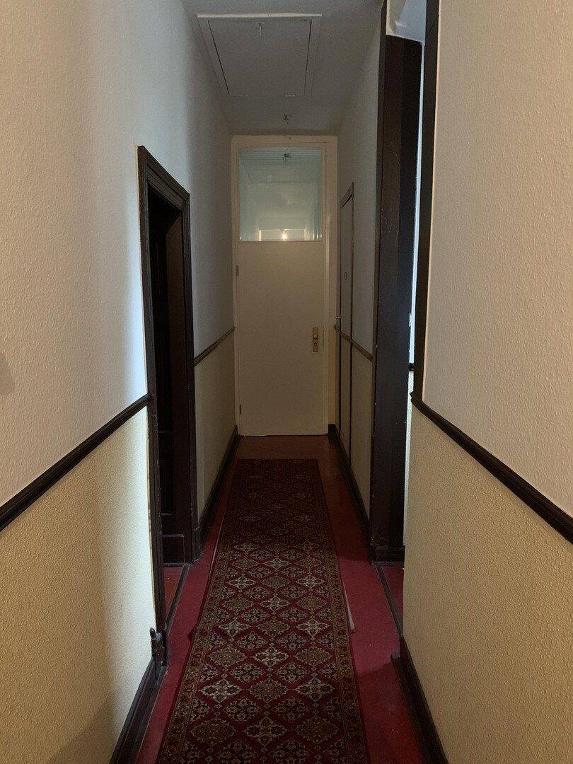 Jugendstil Dachgeschosswohnung mit vier (4,5) Zimmern, 3 Zinnentürmchen, Terasse & Einbauküche in MG – Mönchengladbach – Vorschaubild 2