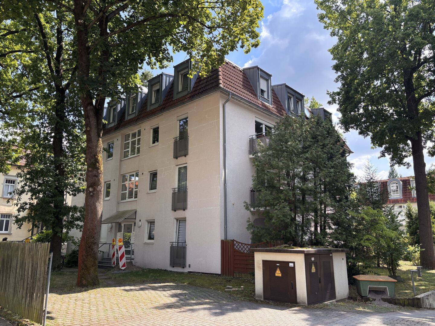 Attraktive Kapitalanlage - 2-Raum-Wohnung mit Süd-Balkon und Doppelparker in Dresden-Klotzsche