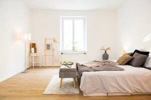 Sofort frei! Altbaucharme mit 3,15 m Raumhöhe - modernisierte 2-Zimmer-Wohnung in Maxfeld – 90409 Nürnberg – Vorschaubild 2
