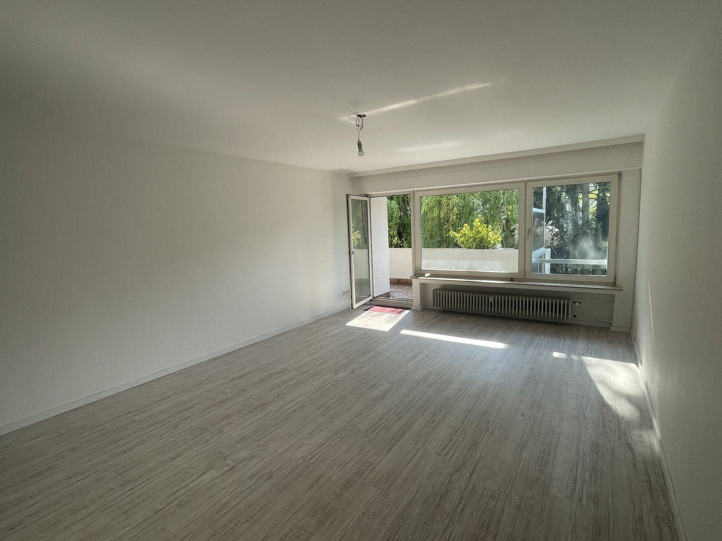 Charmante 3,5 Zimmer Wohnung mit Balkon und Garage «Bezugsfrei» – Köln – Vorschaubild 2