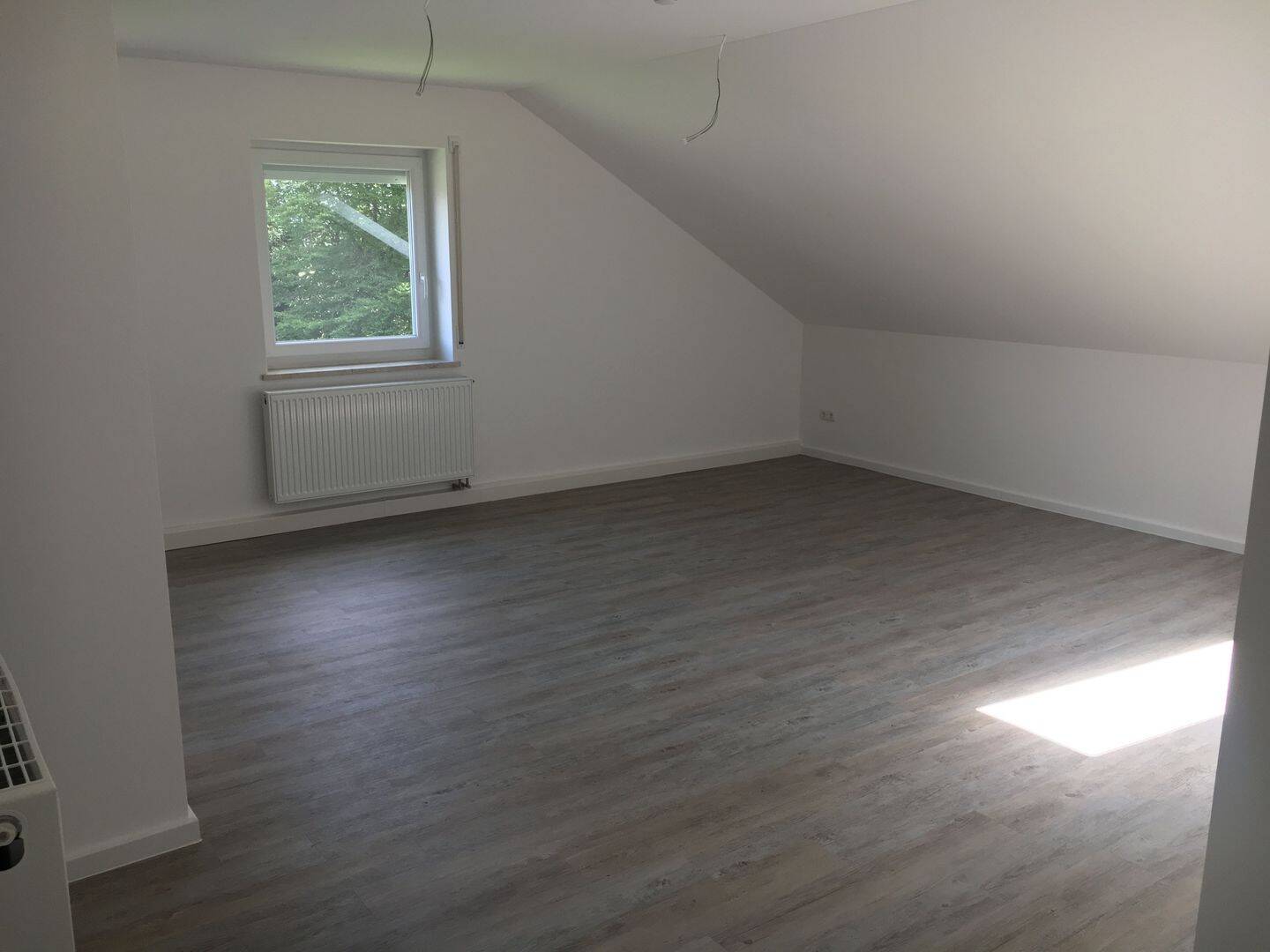 DG Wohnung 4 Zimmer, Küche, Bad, WC, Kellerraum u. Stellplatz – Schwabmünchen – Vorschaubild 3