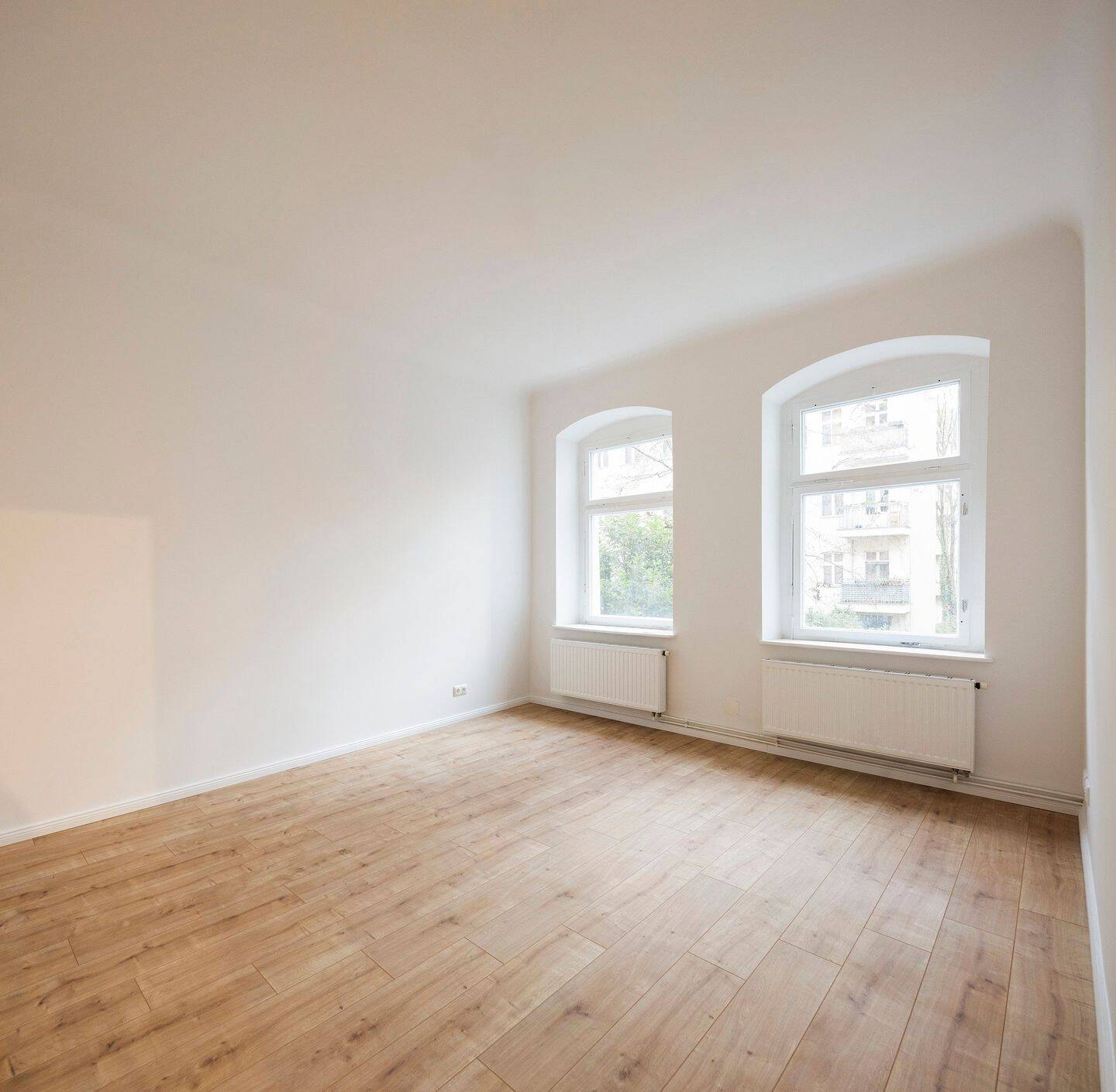 Bezugsfreie 2-Zimmer-Altbauwohnung - Mit Kiezflair zwischen Cafés, Boutiquen & Parks! – Berlin – Bild 1 von 9
