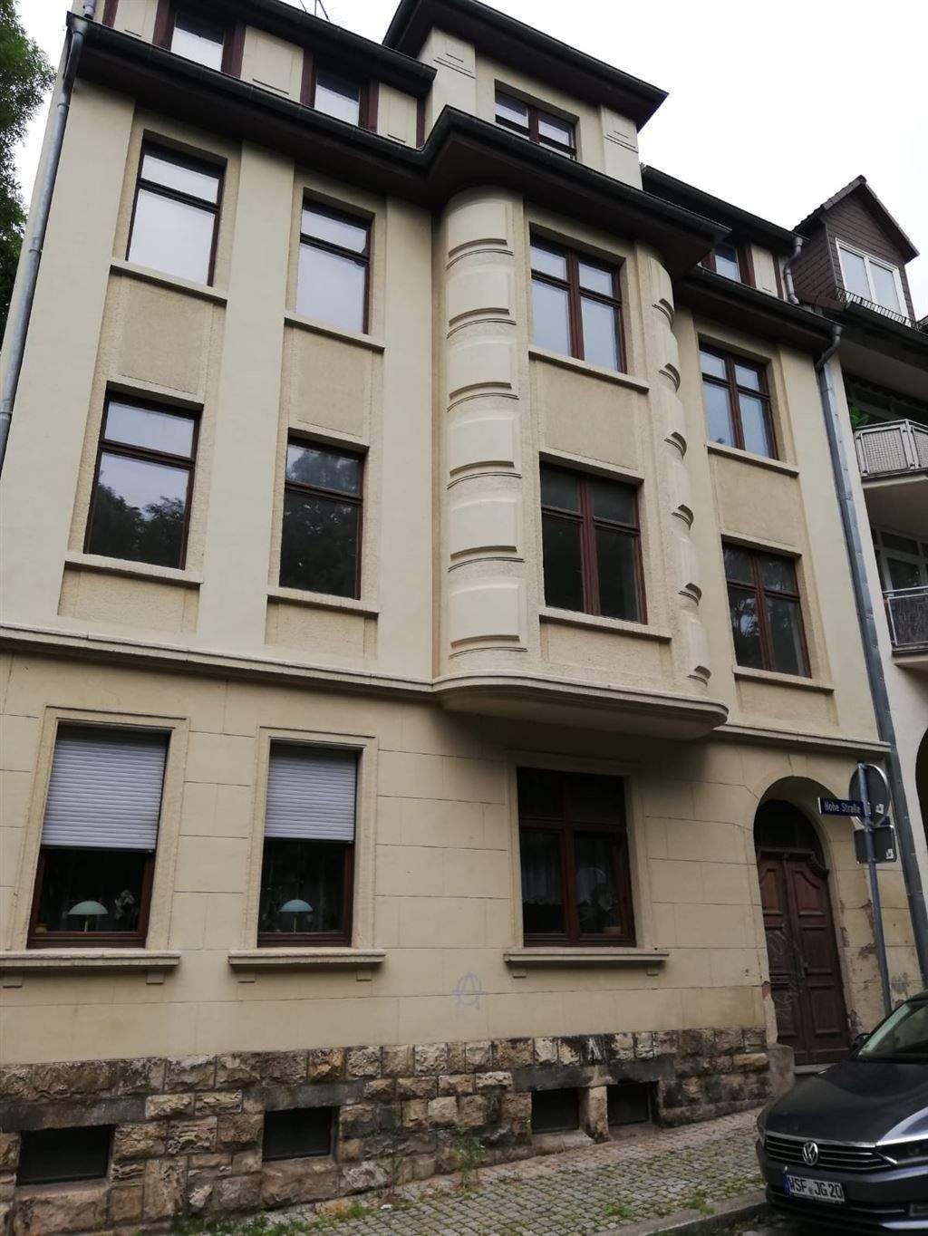 Teilsaniertes Mehrfamilienhaus mit Einzeldenkmal und Baugenehmigung inkl. Statik – Weißenfels – Bild 1 von 9