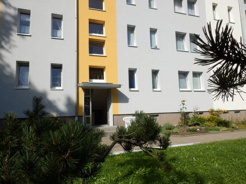 Nähe Klinikum... Kleine 3-Raumwohnung sucht MIETER