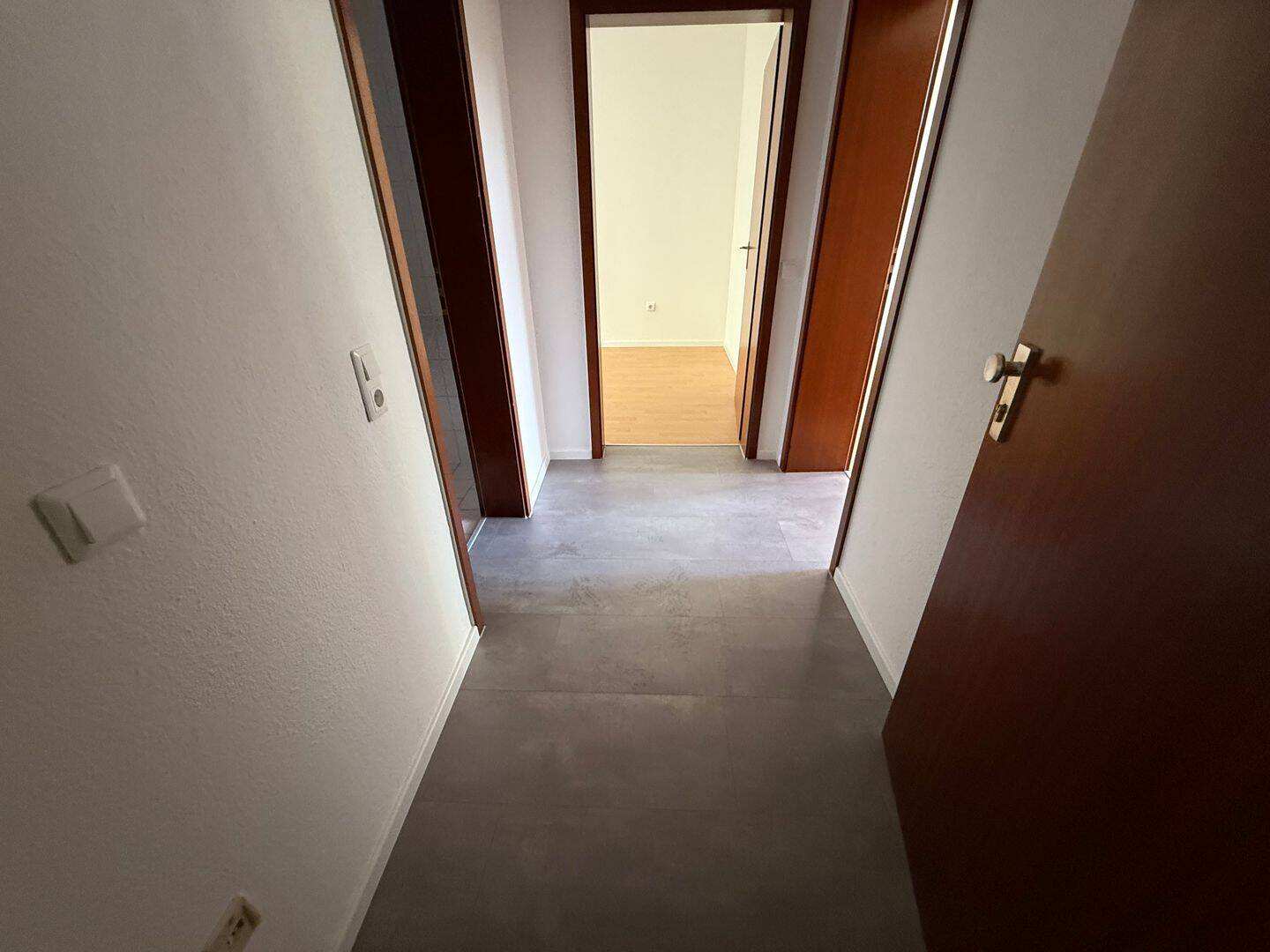 2. OG oder 3.OG / Bad mit Dusche / Laminat / City-Nah – Chemnitz – Vorschaubild 6