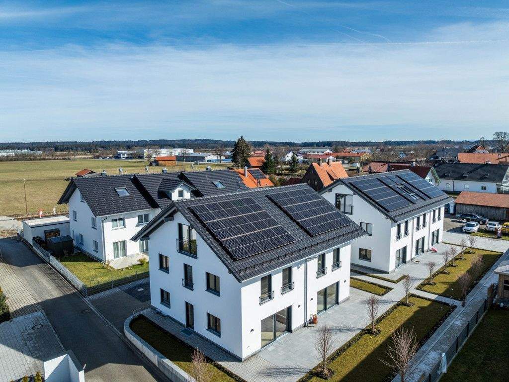 Traumhafte Neubau DHH mit PV-Anlage, zukunftsw. Energiekonzept und hochw. Ausstattung in Denklingen – Denklingen – Bild 1 von 9