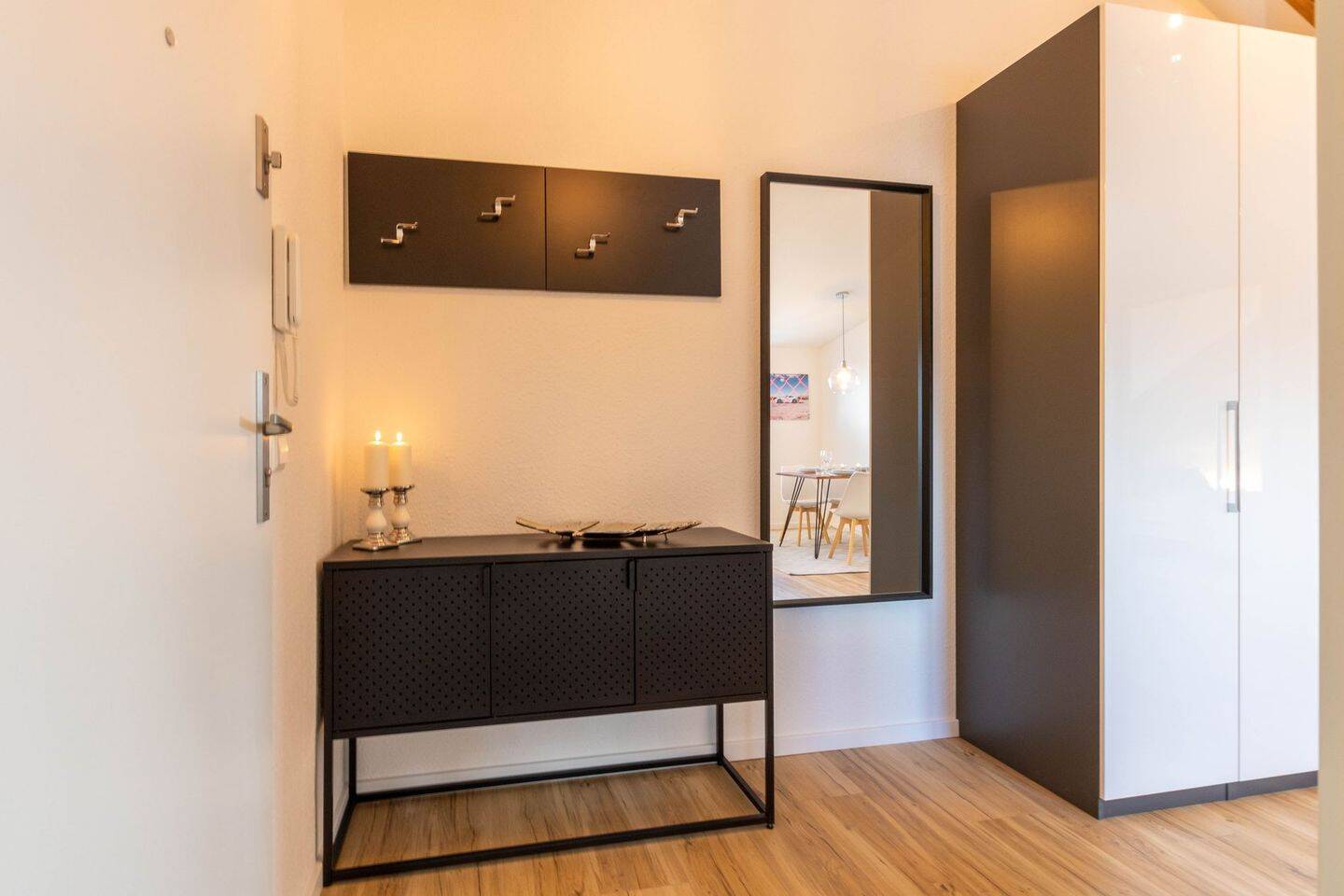 helle vollständig möblierte 2-Zimmer Wohnung in Illingen – Illingen – Vorschaubild 3