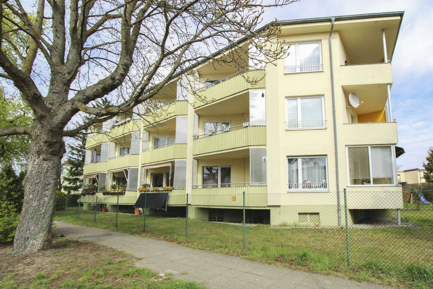 Vermietete 2,5- Zimmer Wohnung mit großzügigem Balkon in Rudow (Neukölln) – Berlin – Bild 1 von 8