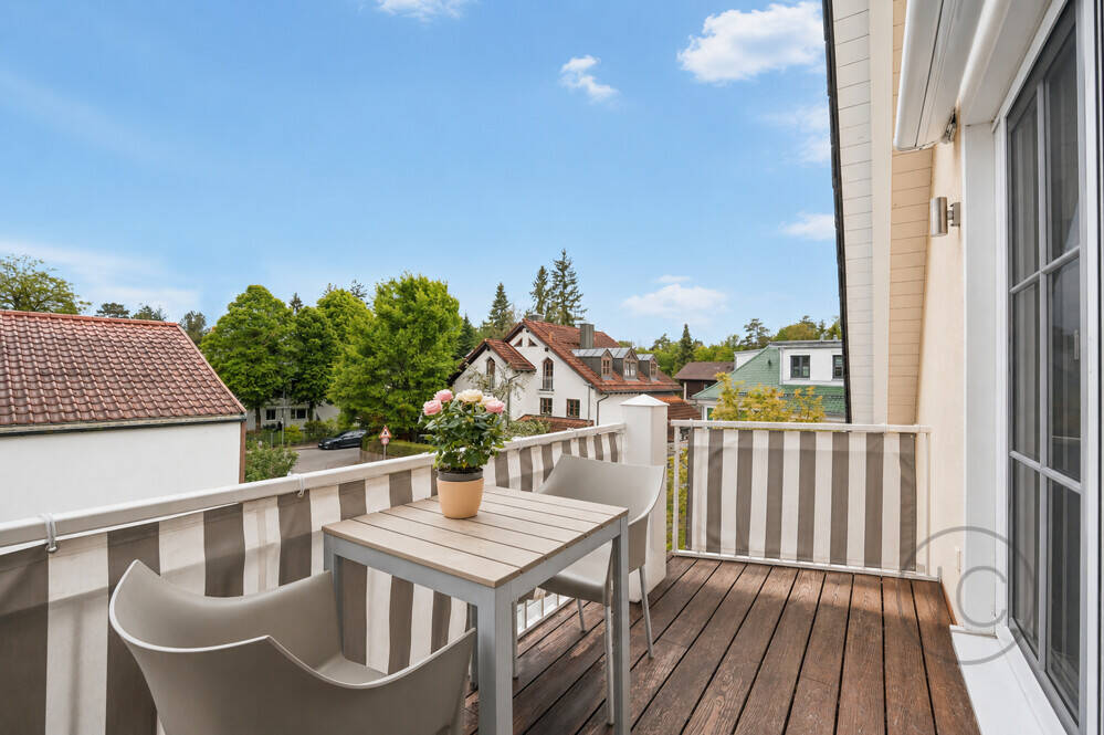Dachgeschosswohnung mit beeindruckender Gesamtfläche, Terrasse und Balkon und 0,73 % Finanzierung – München – Vorschaubild 9