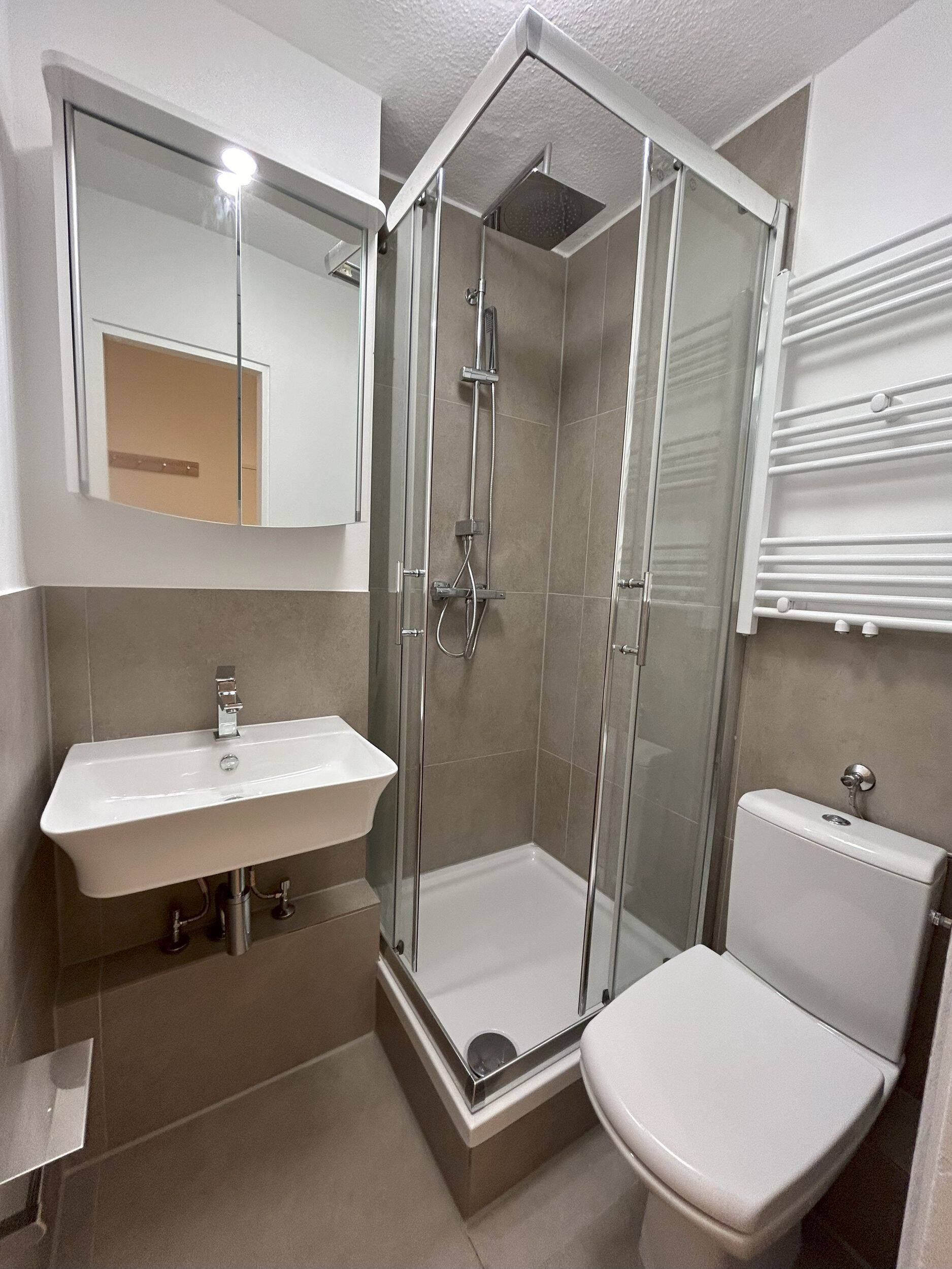 Helles und modernes Zimmer in 3er WG/shared-flat??in Frankfurt