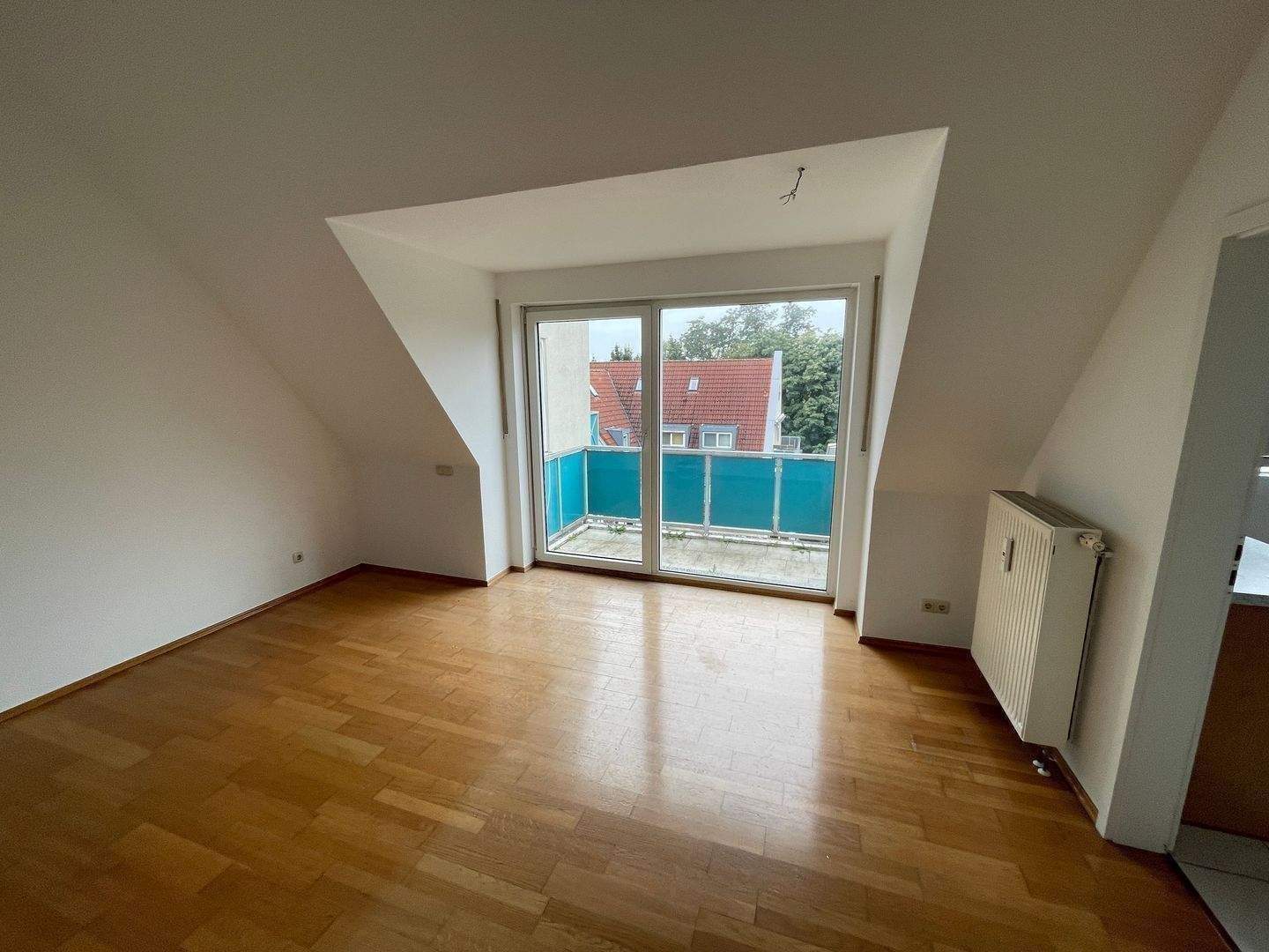 2,5-Zimmer-Galeriewohnung mit Balkon, Einbauküche und Tiefgaragenstellplatz – Nürnberg – Bild 1 von 9