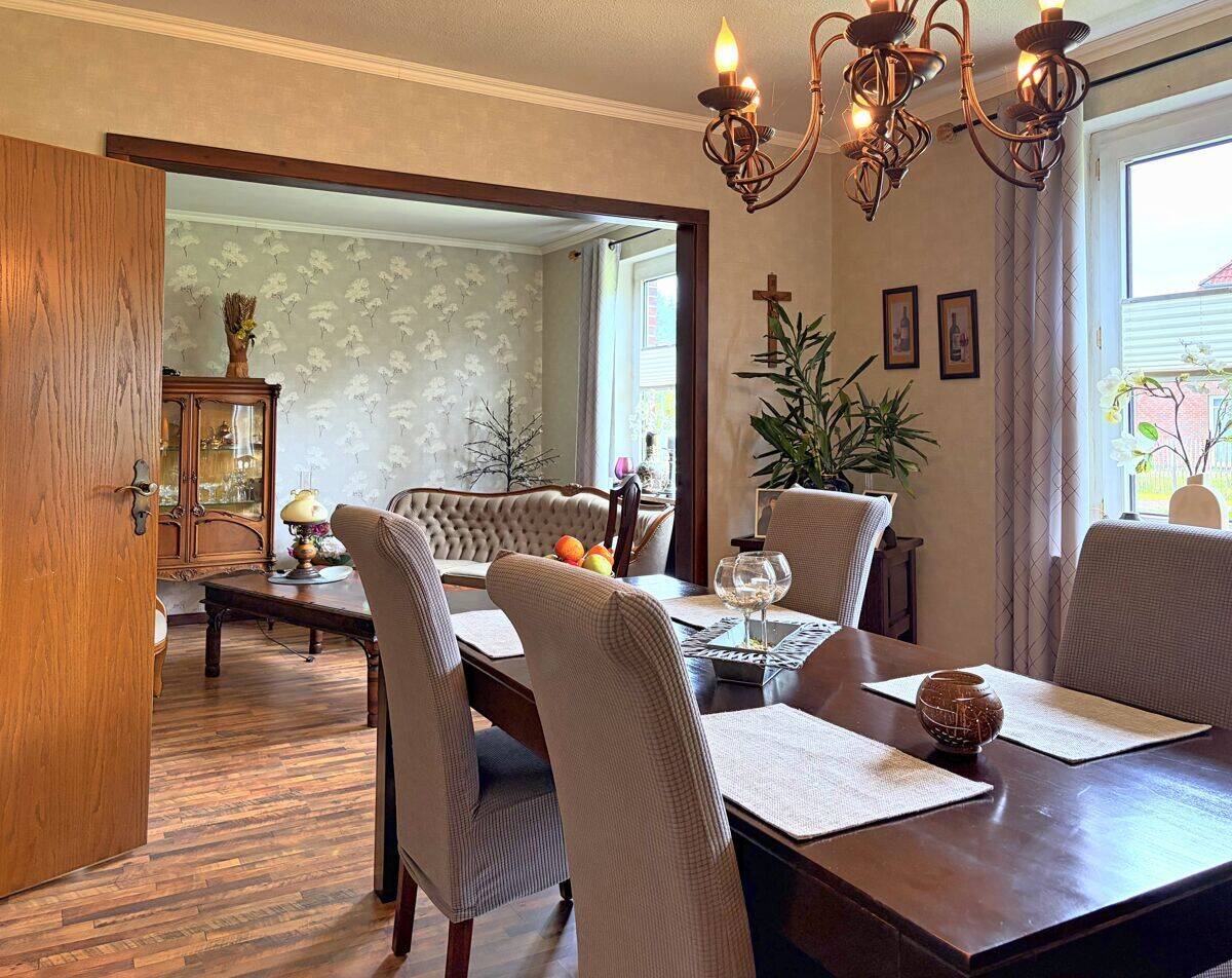 Einfamilienhaus mit Doppelgarage auf großzügigem Eckgrundstück in Friedeburg – Friedeburg – Vorschaubild 8
