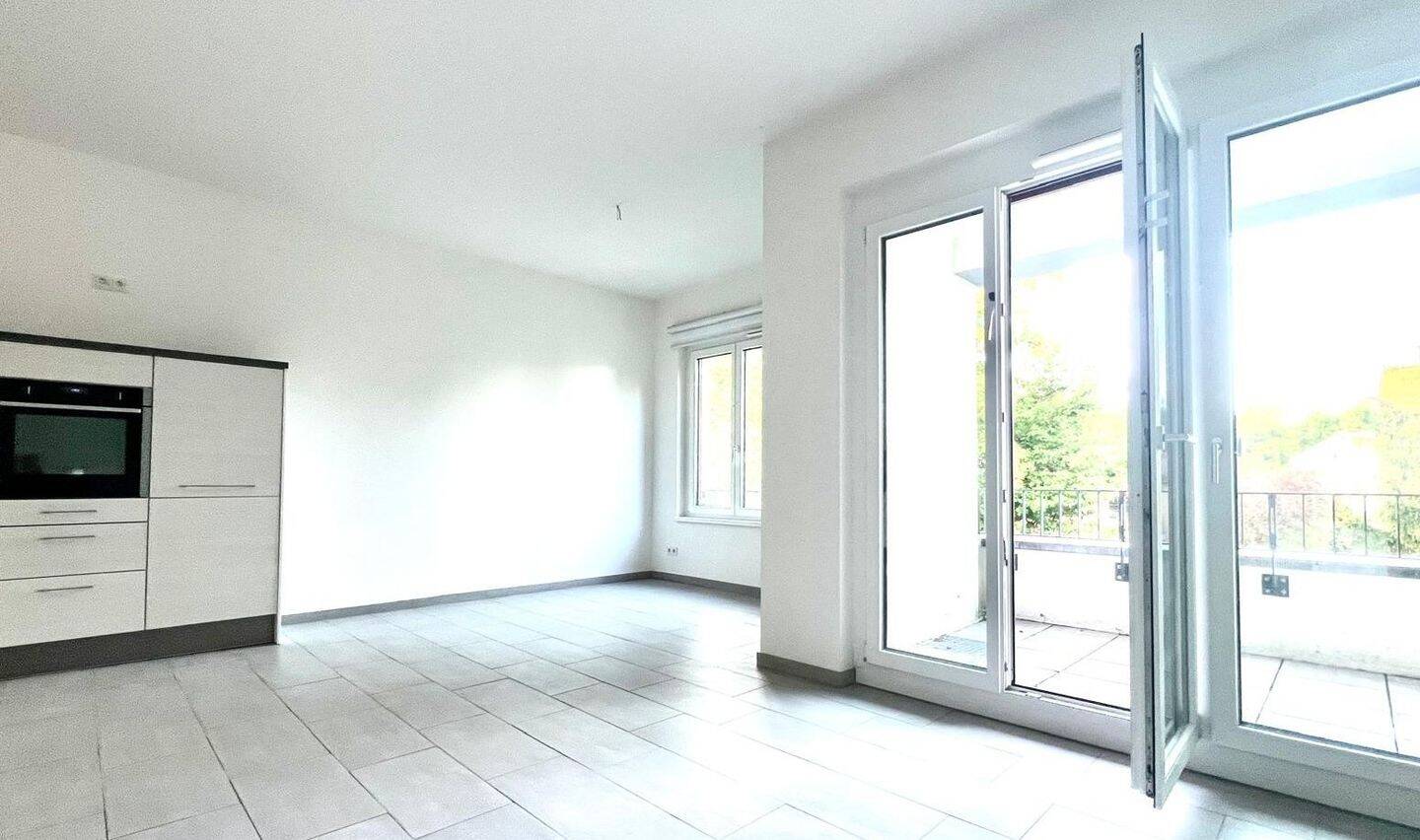 Moderne 2-Zimmer-Wohnung mit Loggia und Tiefgaragenstellplatz in Berlin-Hermsdorf – Berlin – Vorschaubild 9