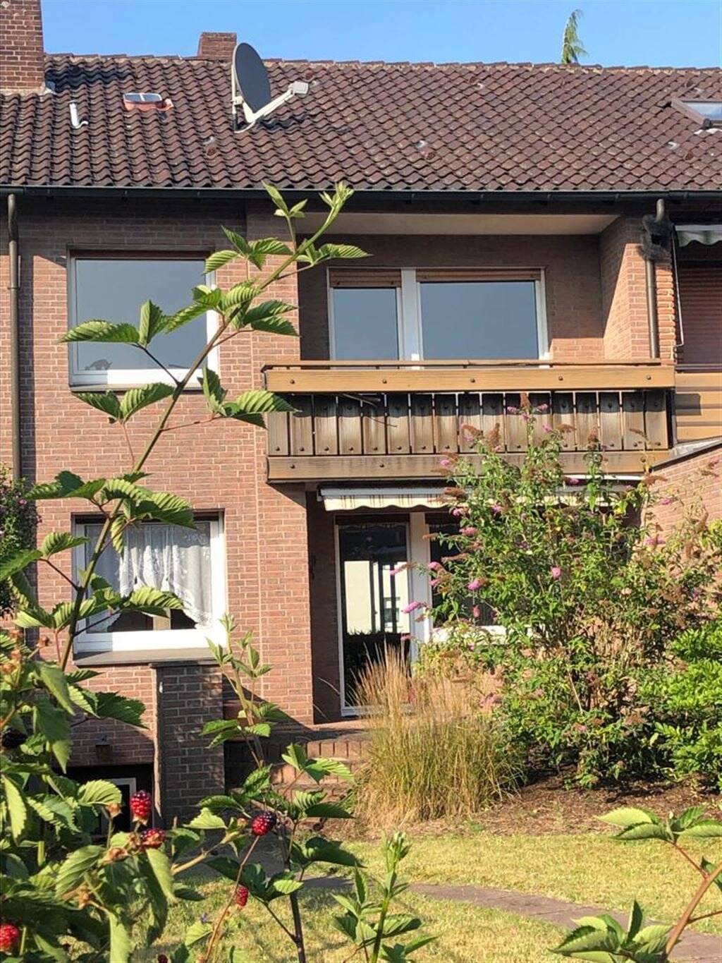 Vermittelt...Zentral gelegenes Reihenmittelhaus in Halle !