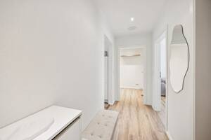 1A-Kapitalanlage: Modernisierte Wohnung, 2,5 Zimmer, Balkon, Garage, vermietet, in ruhiger Wohnlage – 22143 Hamburg – Vorschaubild 3