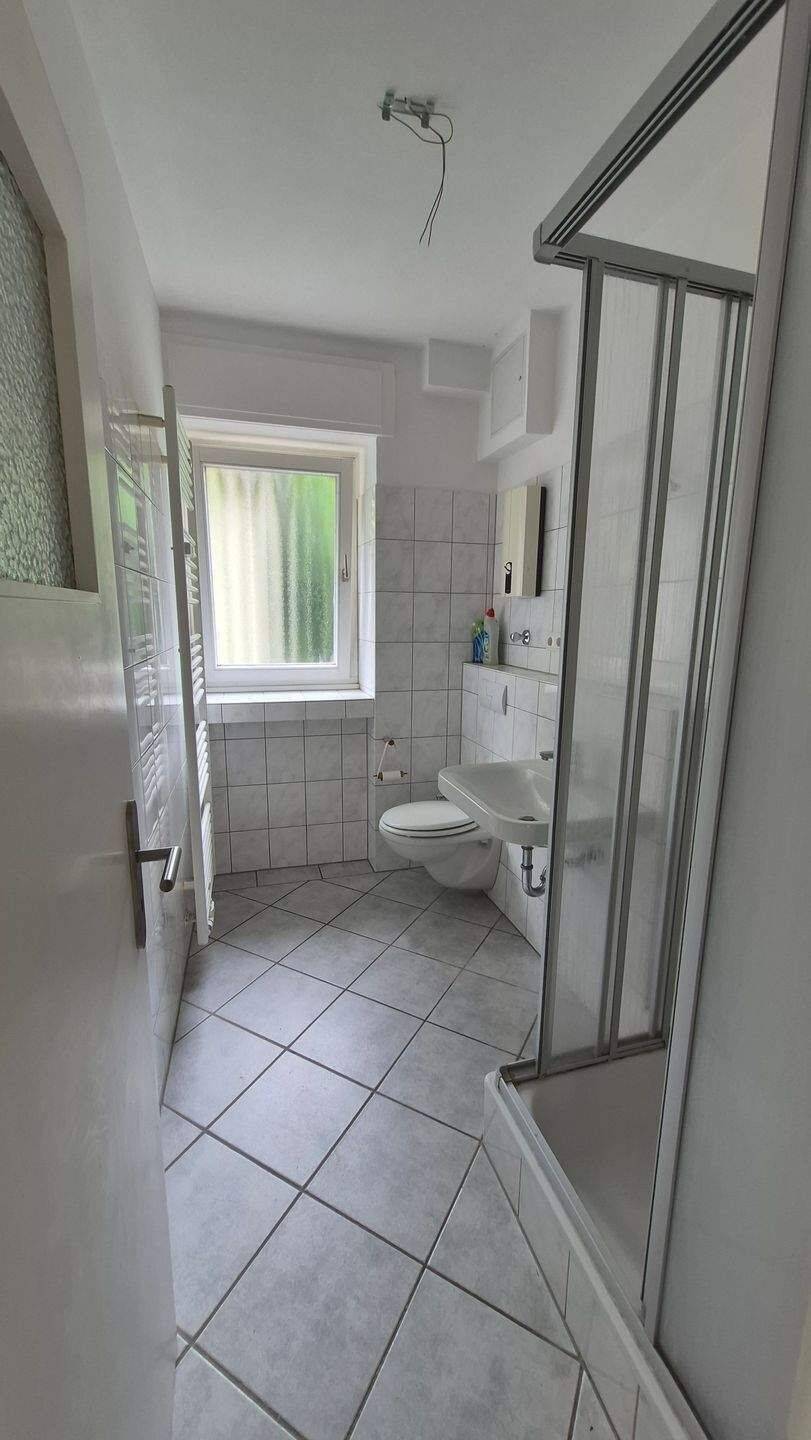 Top geschnittene und renovierte Altbauwohnung mit Flair und großer Terrasse. Nähe Tierpark ! Traumhafter Ausblick ins Wäldchen ! – Mönchengladbach – Vorschaubild 7