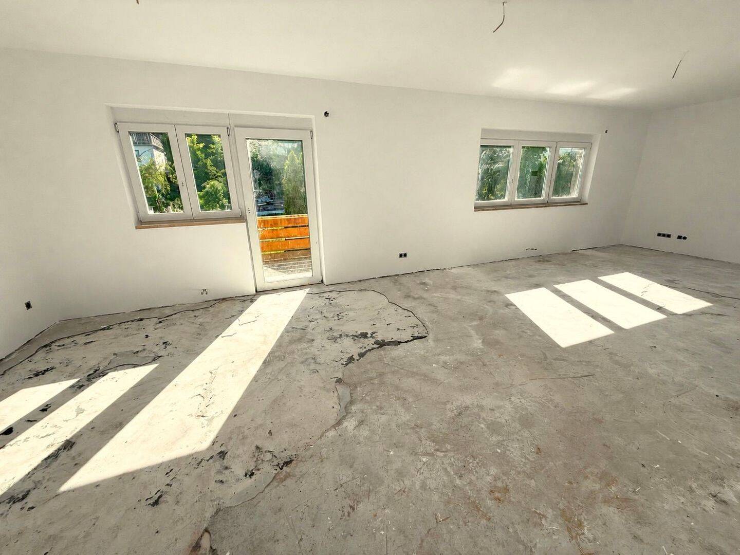 Stilvolle, hochwertig sanierte Wohnung mit großzügiger Wohnküche und Balkon ins Grüne – Ochsenfurt – Vorschaubild 3