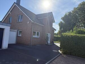 Modernes Massivhaus in ruhiger Neubausiedlung: Südausrichtung, Terrassendach, Sauna & 9m-Garage – 46049 Oberhausen – Vorschaubild 2