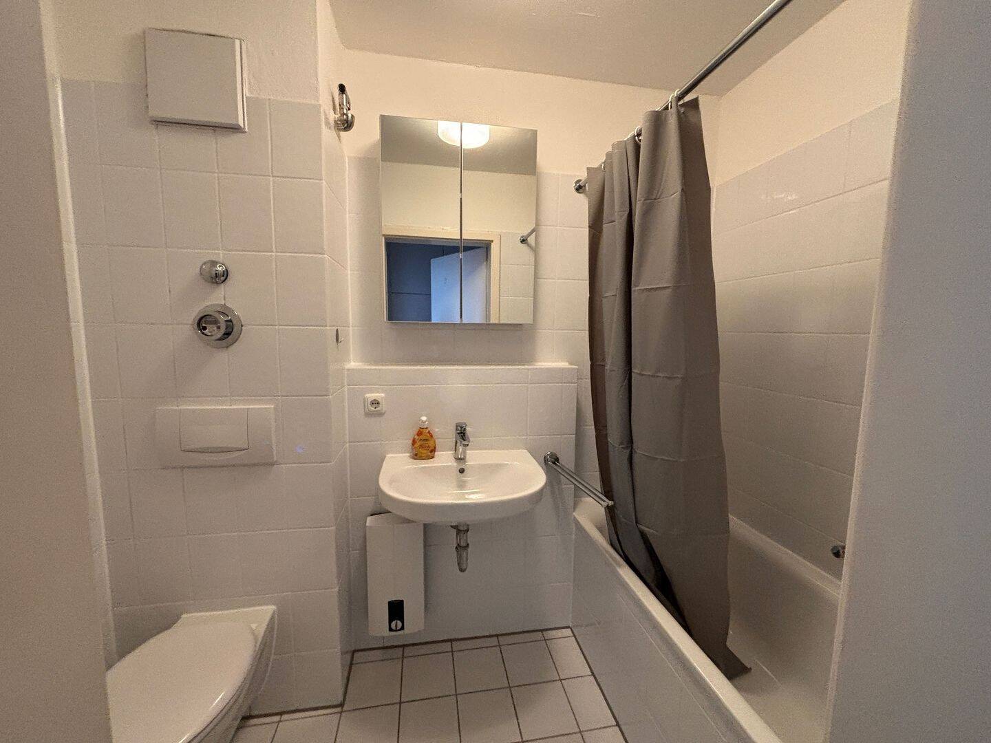 Möbliertes 1-Zimmerapartment nahe der Hessing Klinik – Augsburg – Vorschaubild 4