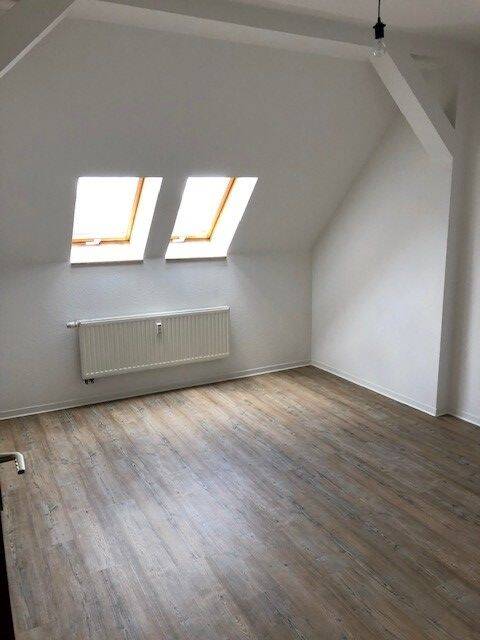 Charmante 2-Zimmer-Dachgeschosswohnung mit Einbauküche im begehrten Chemnitzer Kaßberg – Chemnitz – Vorschaubild 4