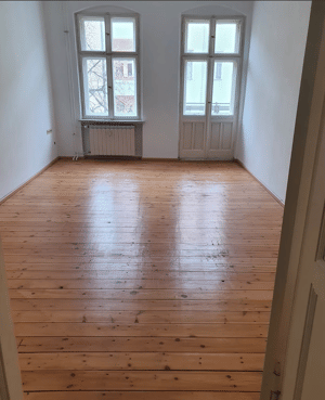 Neukölln: Vermieteter Altbau mit sonnigem Südwestbalkon – 12043 Berlin – Vorschaubild 1