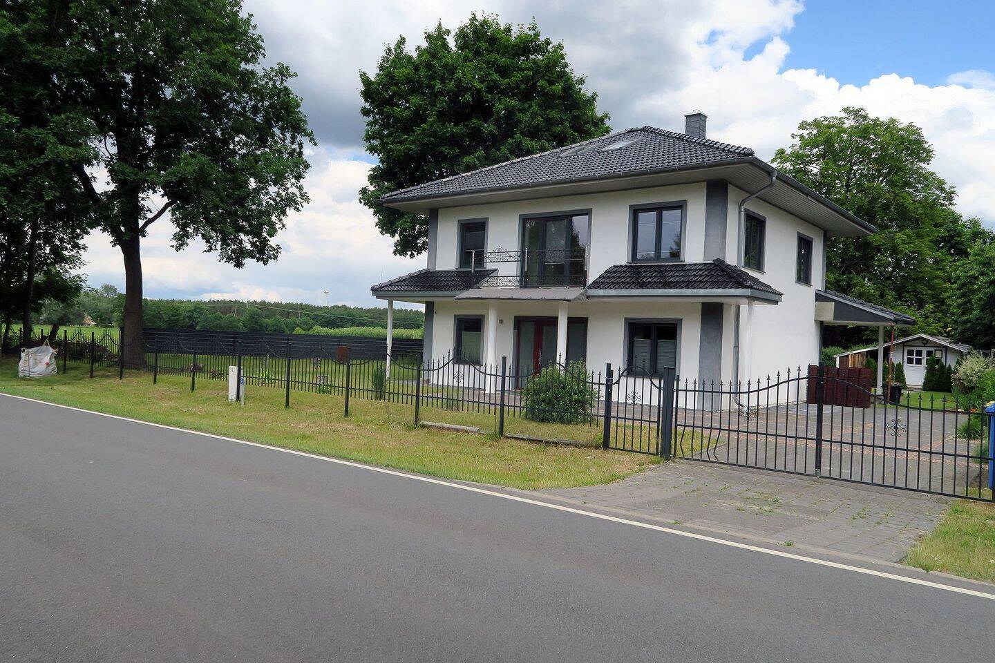neuwertiges EFH in wunderbar ruhiger Lage
