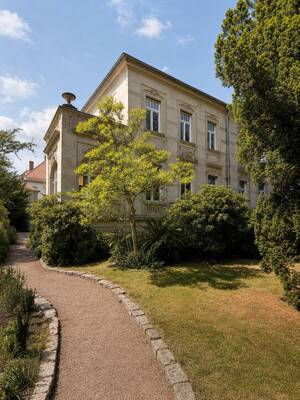 Historische Eleganz am Großen Garten! Jugendstilvilla mit liebevoll angelegtem Grundstück
