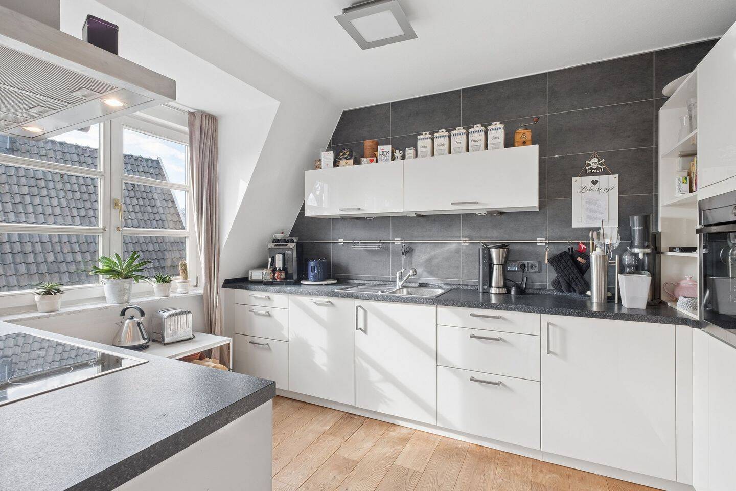 Sonnenwohnung mit hochwertiger Ausstattung, S/W-Dachterrasse und zwei TG-Stellplätzen in Marienthal – Hamburg – Vorschaubild 8