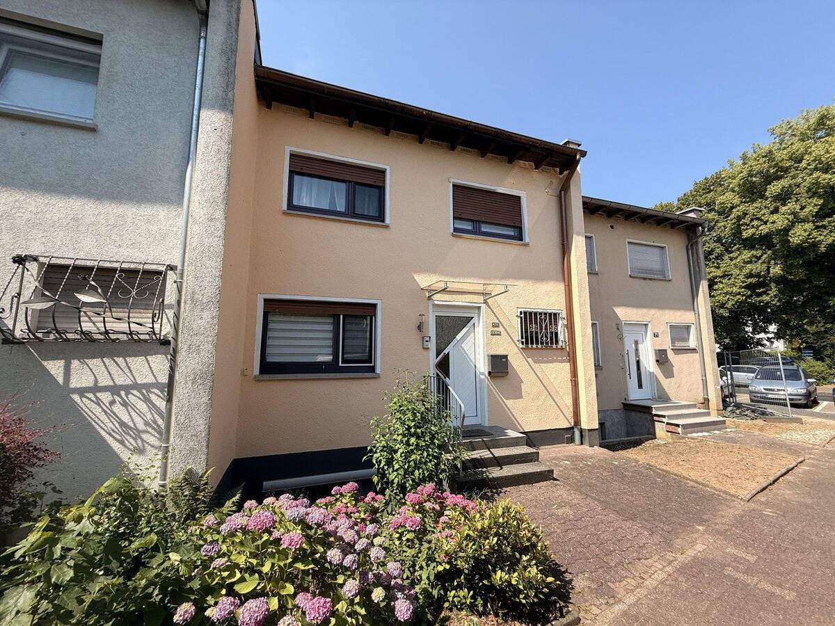 Gepflegtes Reihenmittelhaus mit großem Garten in Frankfurt-Sossenheim – 65936 Frankfurt am Main – Bild 1 von 9