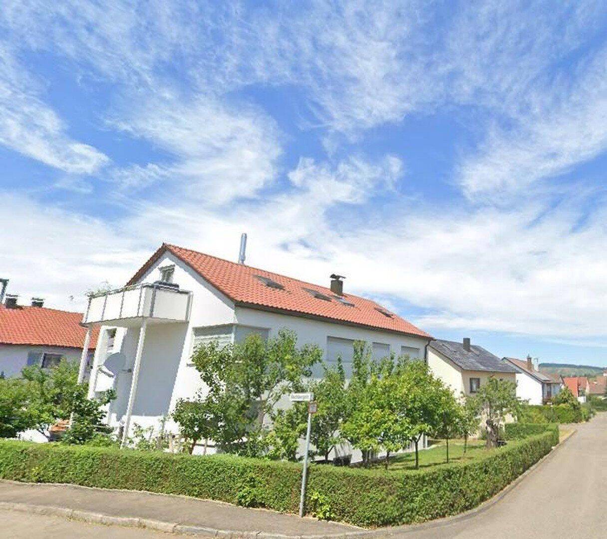 Lichtdurchflutete 3,5 / 4 Zimmerwohnung 1.OG ca.90 m2 mit großem Balkon Weinstadt-Endersbach