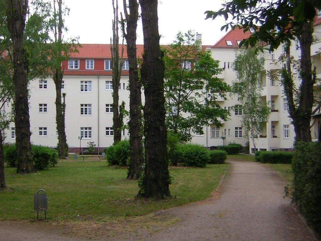 Frei zum Bezug! Sonnige, kleine 2-Zi-DG, Bj 2000, im schönem, sanierten AB-Gebäude aus 1925 – Berlin – Bild 1 von 9