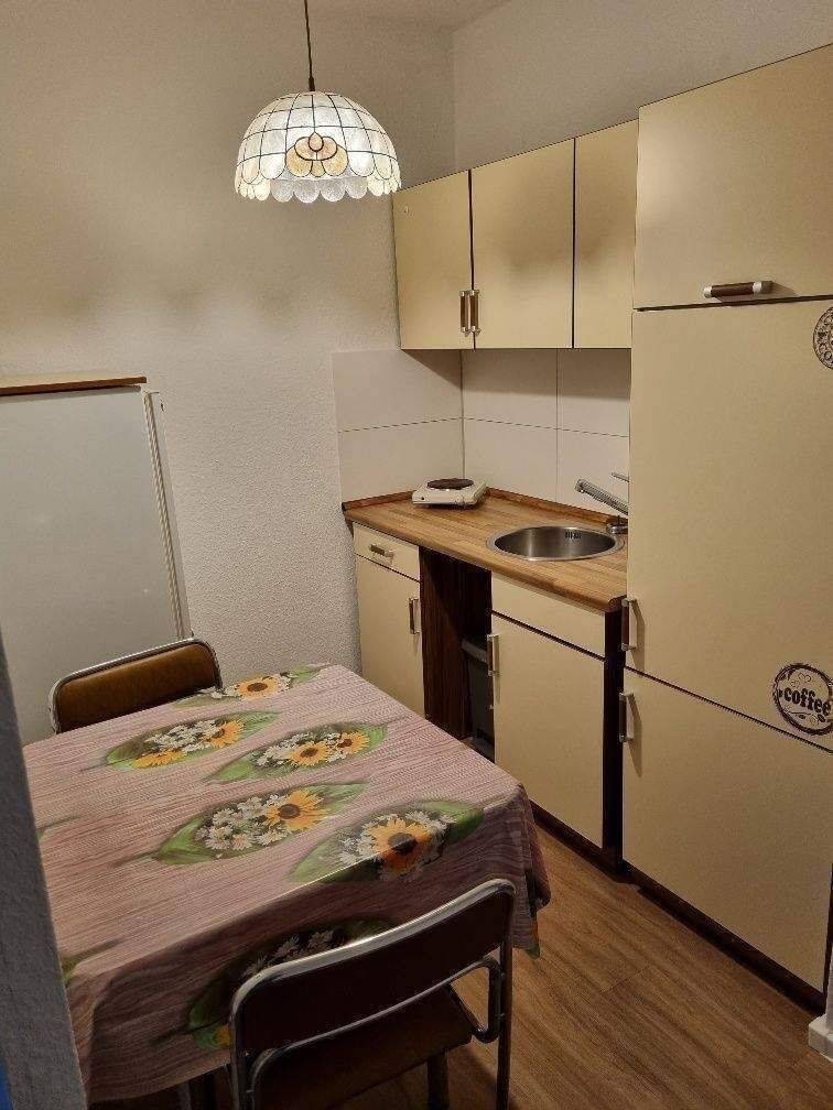 Kleine 2 Raumwohnung teilmöbliert zum Wohlfühlen – Chemnitz – Vorschaubild 3