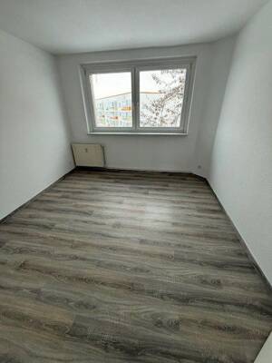4-Raum Wohnung im 3. OG mit Balkon und Wannenbad OPTIONAL Bodenbelag neu – 6128 Halle (Saale) – Vorschaubild 6