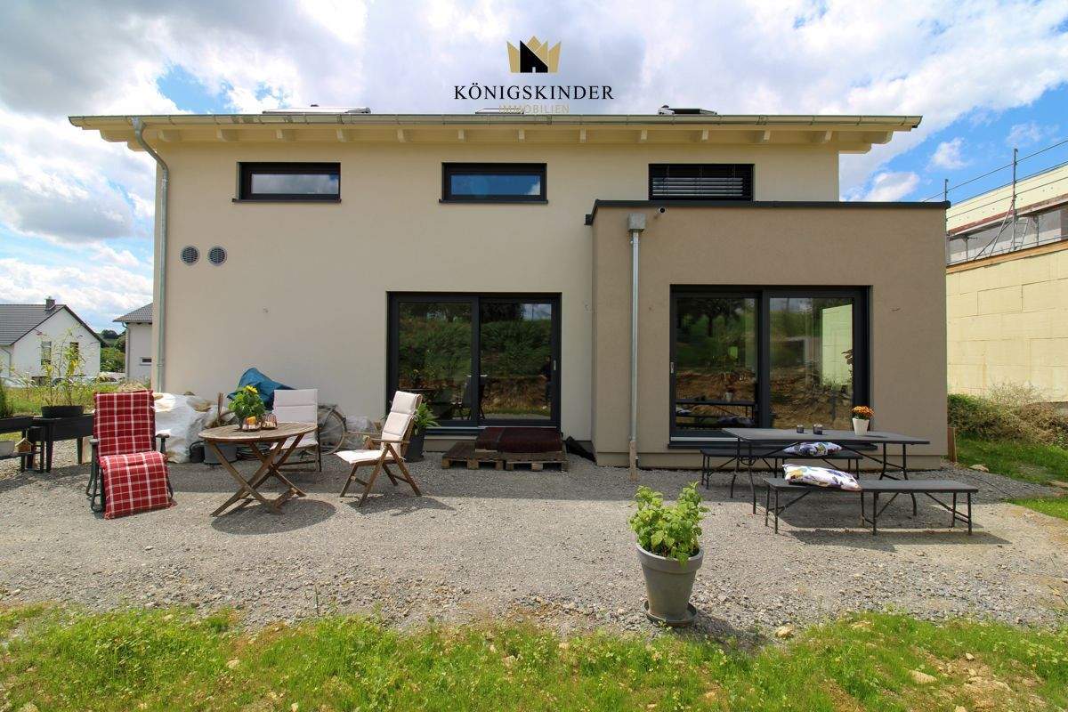Exklusives Wohnen! Viel Platz in ruhiger Lage mit Garten in modernster KfW55 Bauweise! – Billigheim – Bild 1 von 9