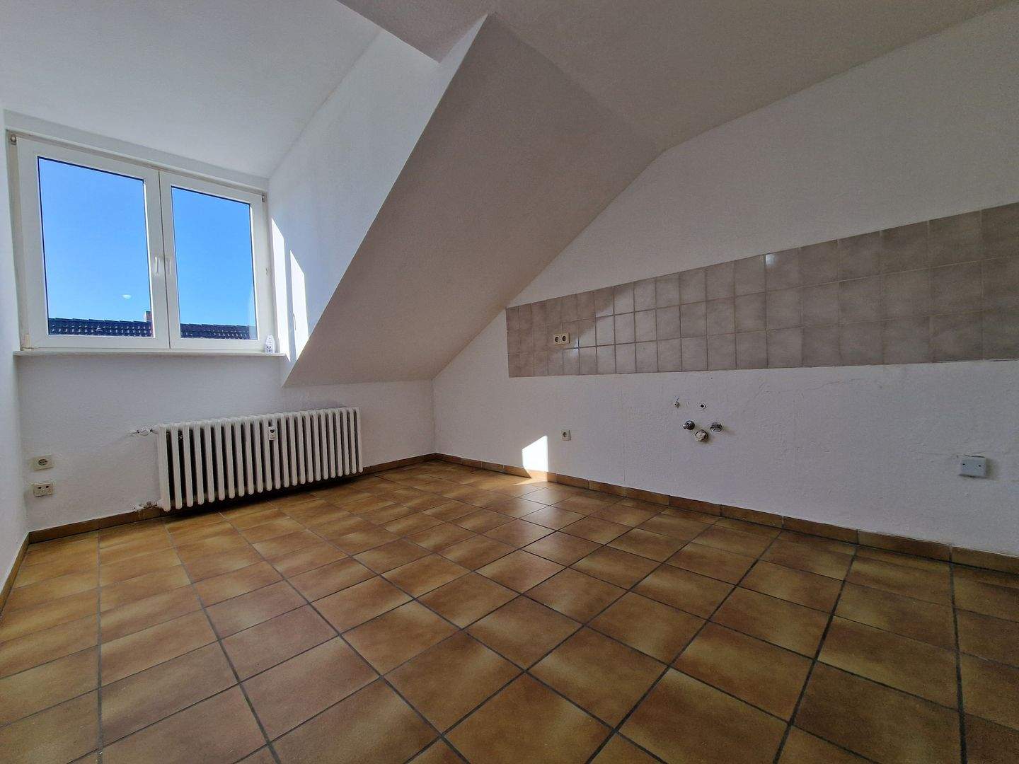 Attraktive Eigentumswohnung in Uni und kaufm. Berufskollegnähe !! in Duisburg-Finkenstraße mit Party / Gemeinschaftsraum! – Duisburg – Vorschaubild 3
