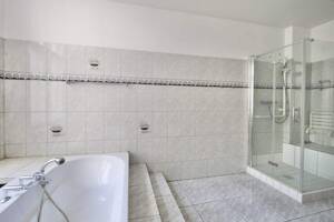 REPRÄSENTATIVER ALTBAU - HOHE DECKEN, STUCK, FISCHGRÄTPARKETT & BALKON - KU'DAMM-KIEZ – 10711 Berlin – Vorschaubild 6