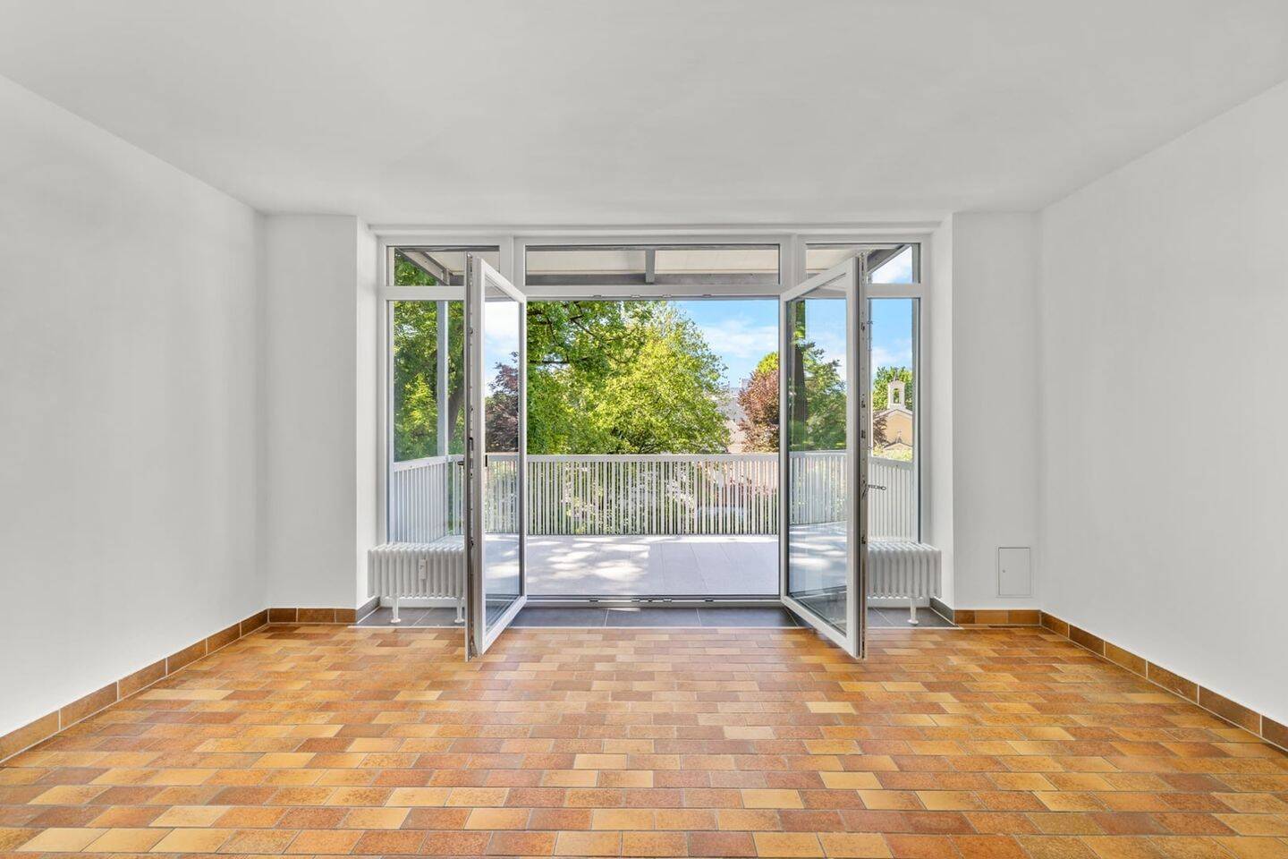 Großzügige 5,5-Zimmer-Wohnung mit Balkon und zwei Stellplätzen in beliebter Innenstadt-Lage – Augsburg – Vorschaubild 3