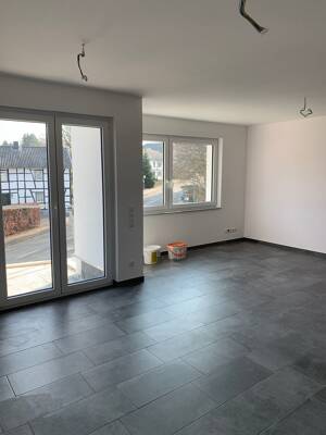 Helle 3-Zimmer-Wohnung mit Balkon, Tiefgaragenstellplatz und Aufzug – 52159 Roetgen – Vorschaubild 4
