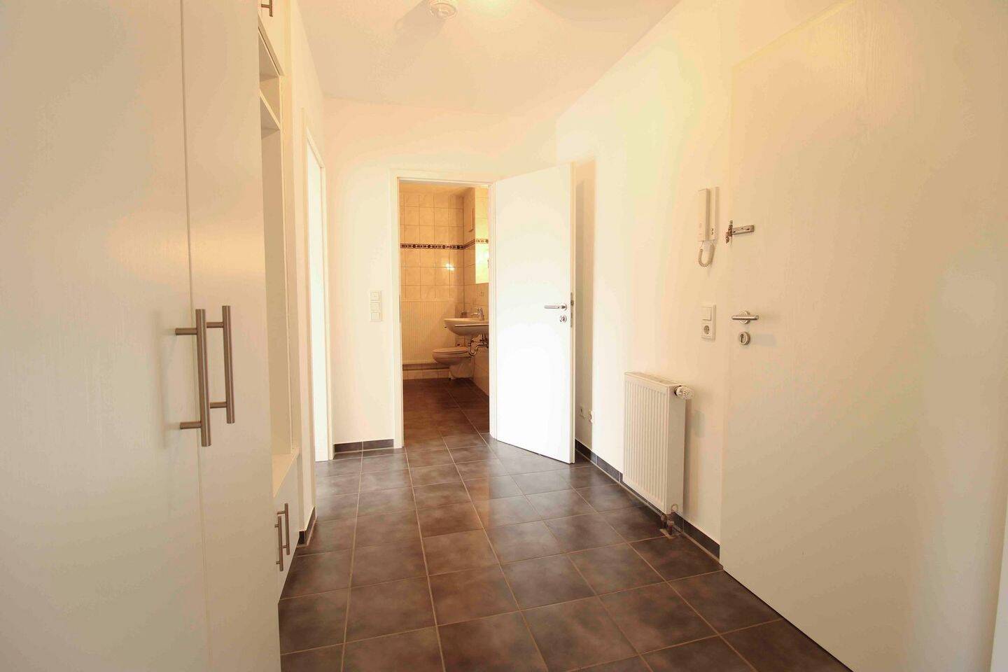 Modernisierte 2-Zi.-Whg. mit Balkon, Garage & Aufzug in ruhiger Lage von BI-Brake/Stedefreund – Bielefeld – Vorschaubild 8