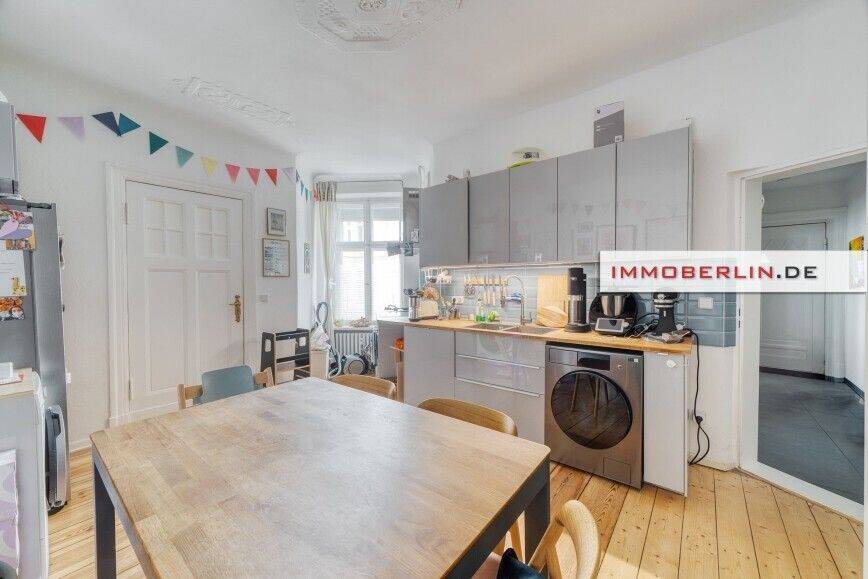 IMMOBERLIN.DE - Familienfreundliche Stuck-Altbauwohnung mit Balkon zur Parknatur – Berlin – Vorschaubild 5