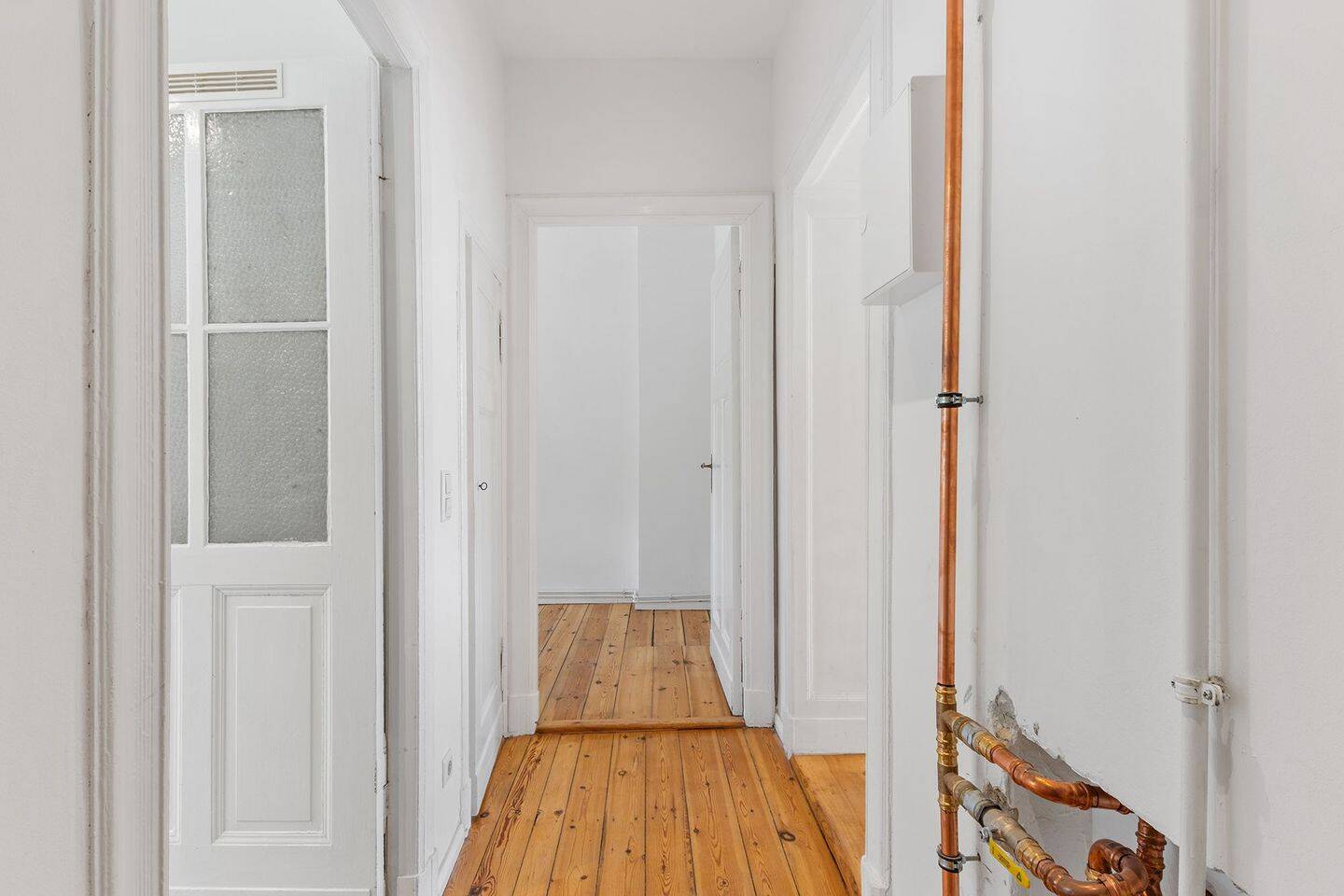 *Altbaucharme im Nöldnerkiez* Sanierte 2-Zimmer-Etagenwohnung mit Südbalkon zur sofortigen Nutzung – Berlin – Vorschaubild 6