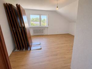 Frisch renovierte 4-Zimmer-Dachgeschosswohnung mit Dachterrasse in Erlangen-Frauenaurach – 91056 Erlangen – Vorschaubild 3