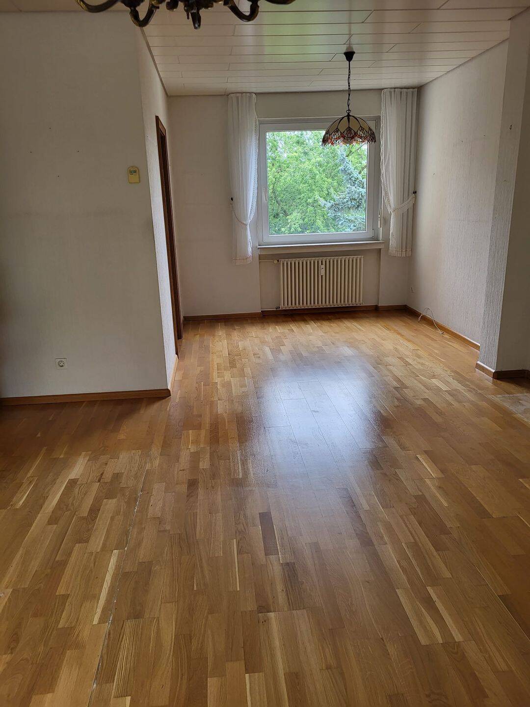 Ruhige, gut geschnittene Balkonwohnung mit Einbauküche und Waldblick – Saarbrücken – Vorschaubild 5