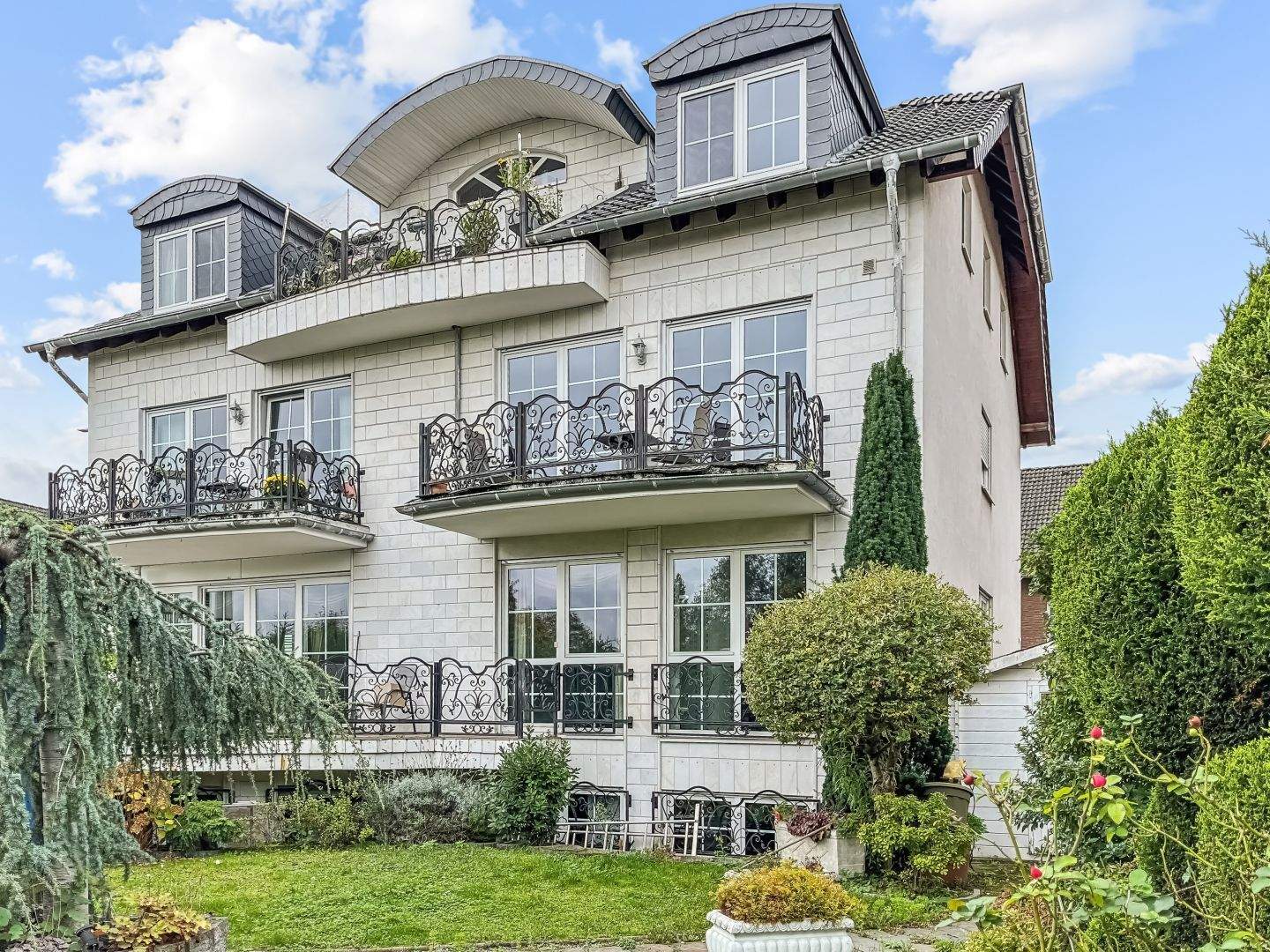 Gehobenes Mehrfamilienhaus in ruhiger Sackgasse von Moers-Schwafheim – Moers – Bild 1 von 9