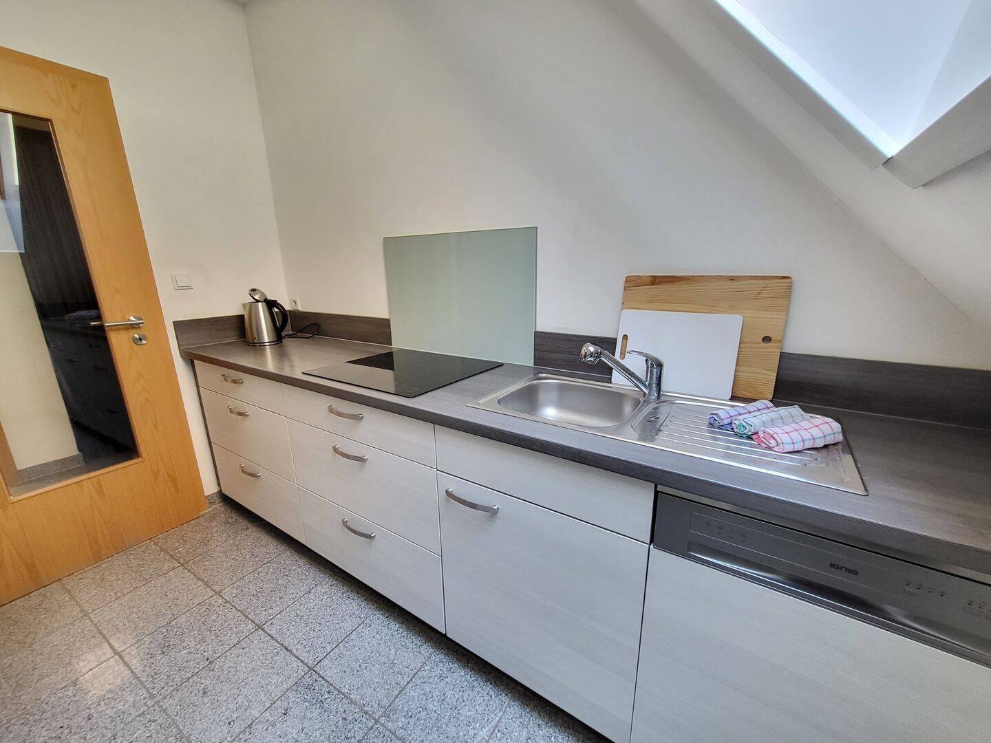 Vollmöbliert und ausgestattet! Schicke Dachgeschoss-Altsadtwohnung 85049 Ingolstadt – Ingolstadt – Vorschaubild 7