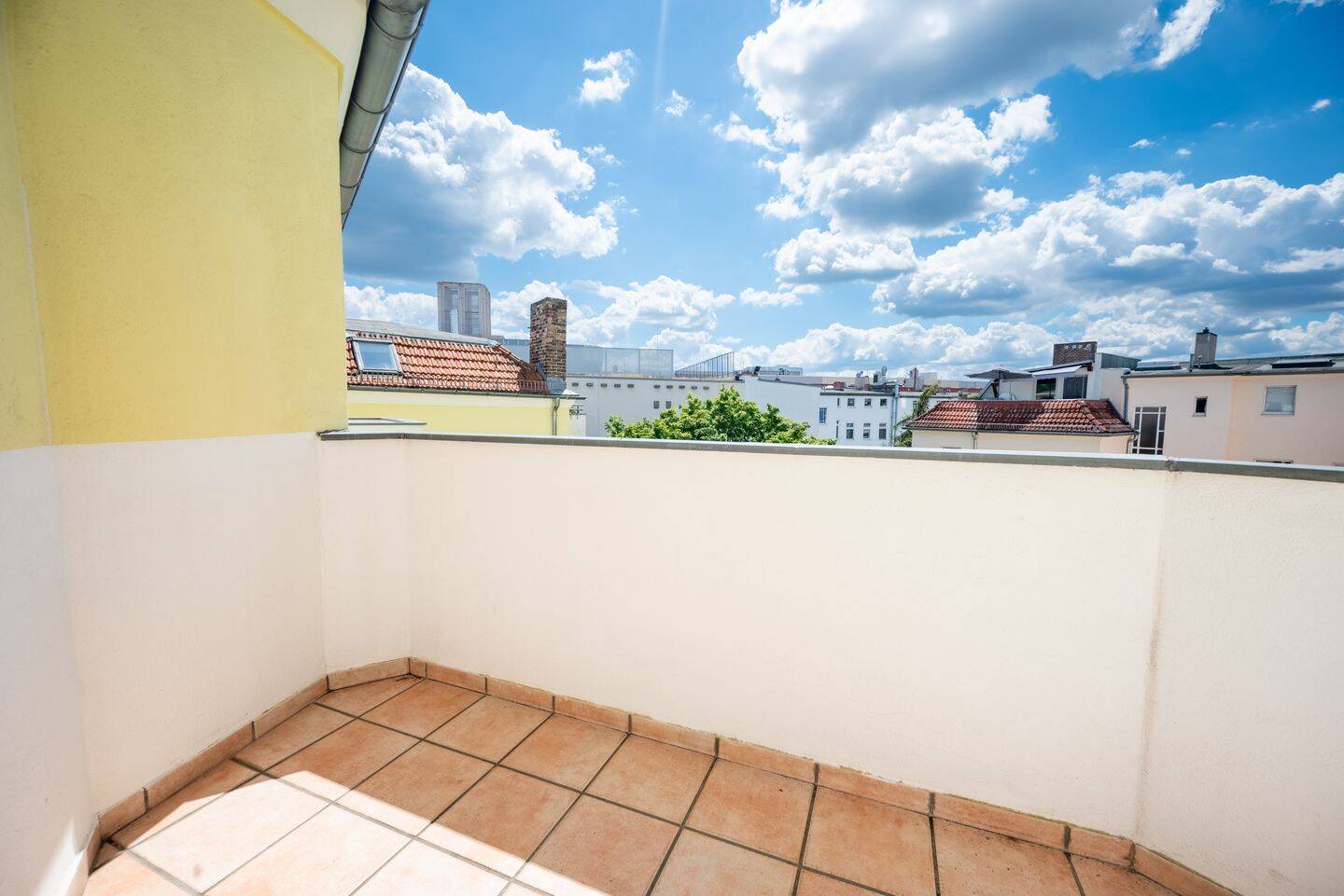 ? Lichtdurchflutetes Penthouse am Tegeler See - 3-Zi-Whg mit 3 Balkonen, EBK & Whirlpoolwanne – Berlin – Vorschaubild 9