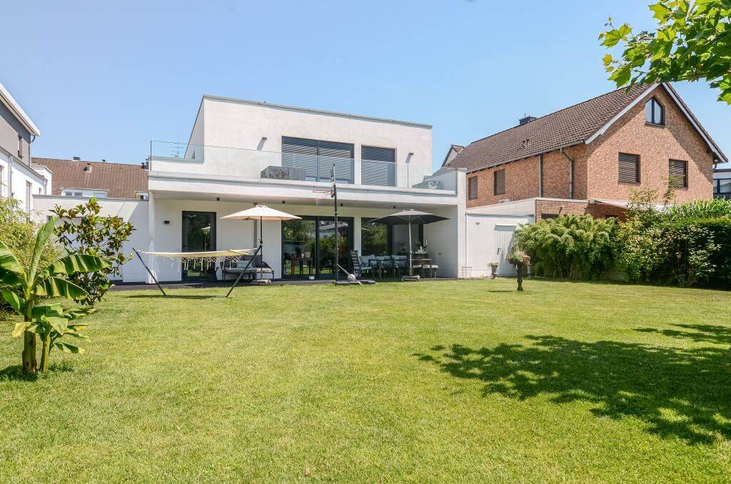 Ein- bis Dreifamilienhaus im Bauhausstil im Zentrum von Langenfeld * Baujahr 2020 * ca. 295 m² Wohnfläche – Langenfeld (Rheinland) – Vorschaubild 6